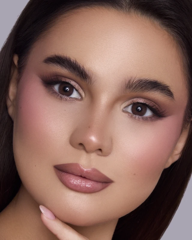 أنستازيا عدسات لاصقة يومية افيلانا