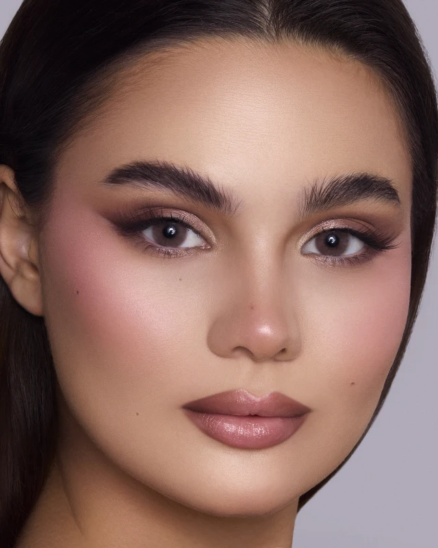 أنستازيا عدسات لاصقة يومية كافي