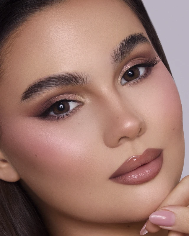 أنستازيا عدسات لاصقة يومية كانيلا