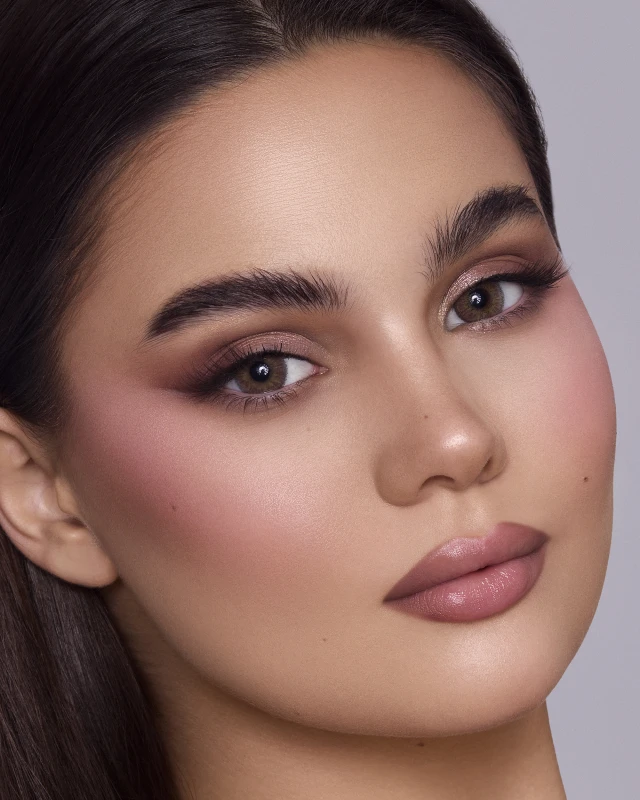 أنستازيا عدسات لاصقة يومية هوني عسلي