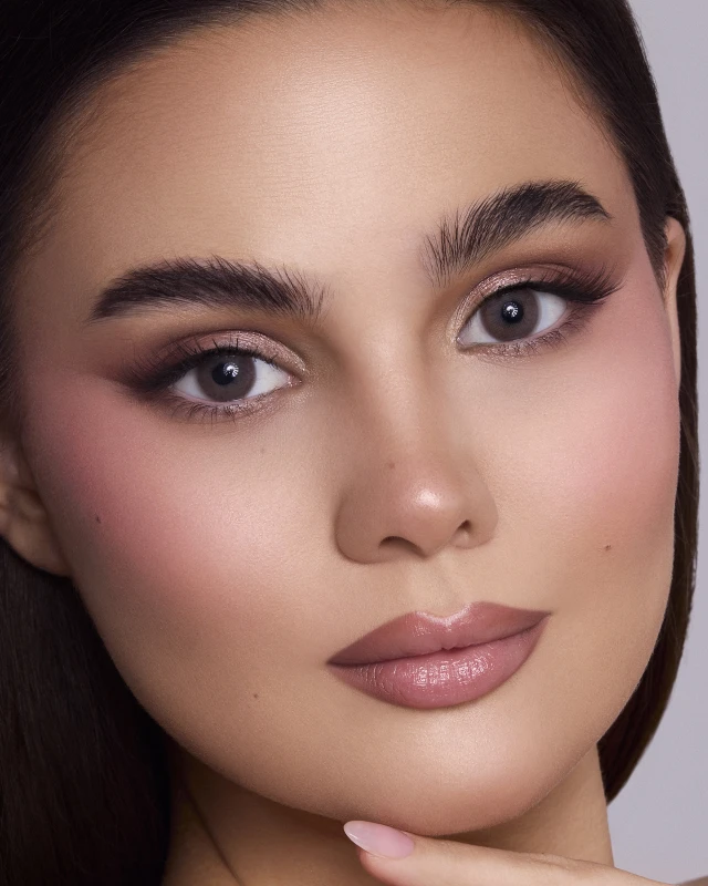 أنستازيا عدسات لاصقة يومية نوجالا